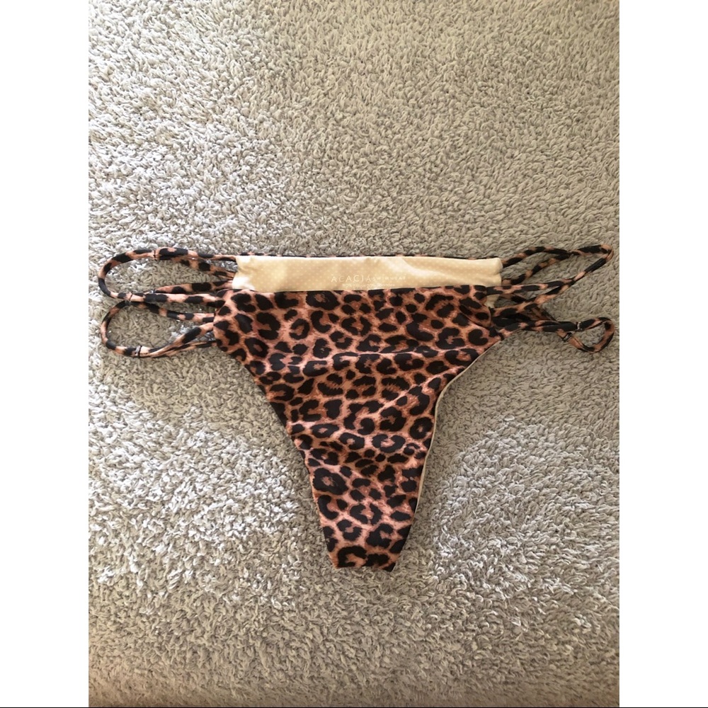 ACACIA Maui bottoms in Cheetah.